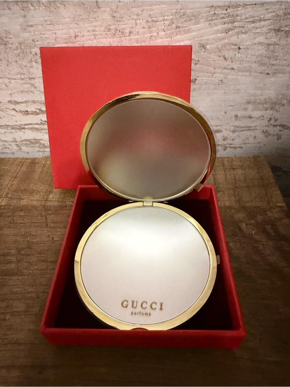 Authentic GUCCI beauty Mirror limited edition golden color with box - Picture 2 of 2